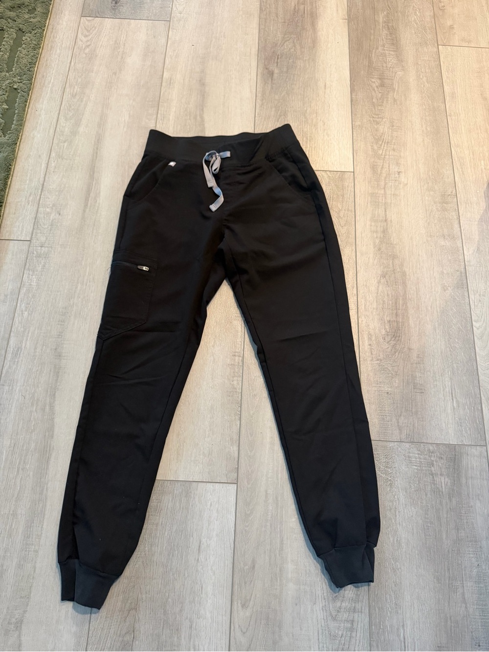 Women’s Figs Zamora Jogger Scrub Pants in Black - Size XS